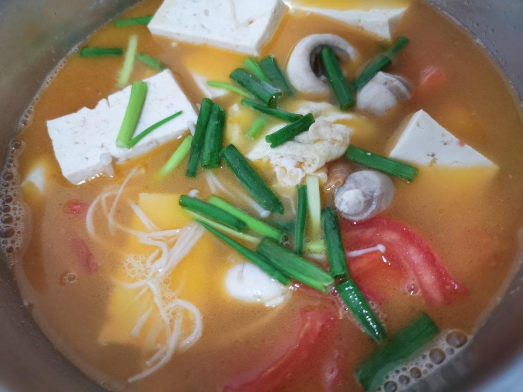 西红柿菌菇豆腐汤