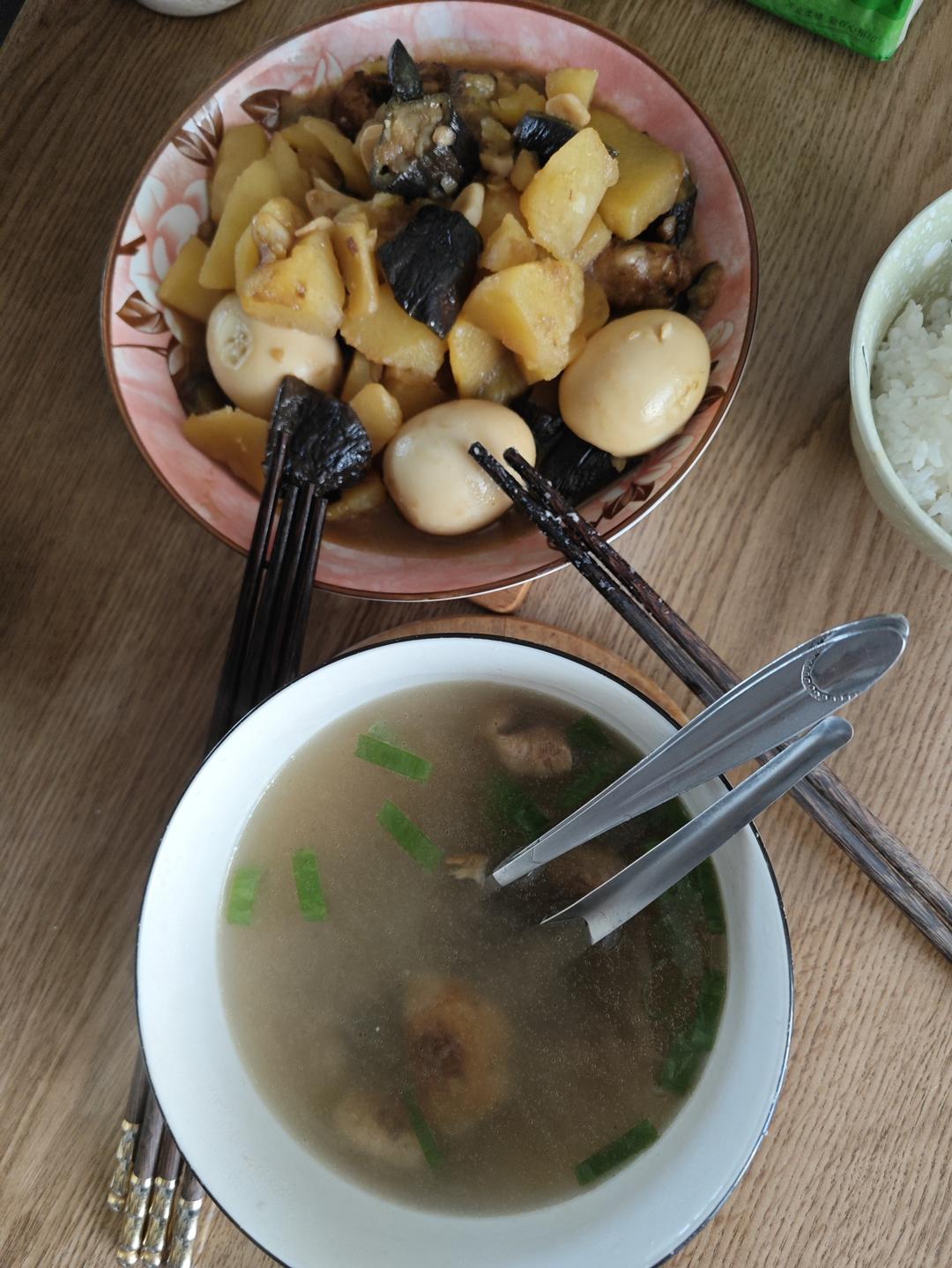 明明是素汤 却鲜得像鸡汤一样的「口蘑汤」