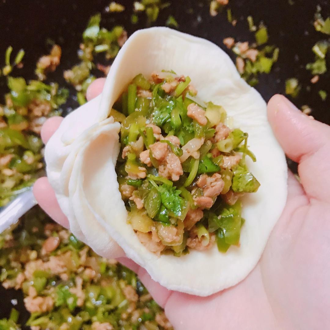 爆炸好吃的香菜青椒肉包子