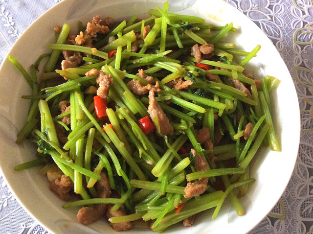 芹菜炒肉