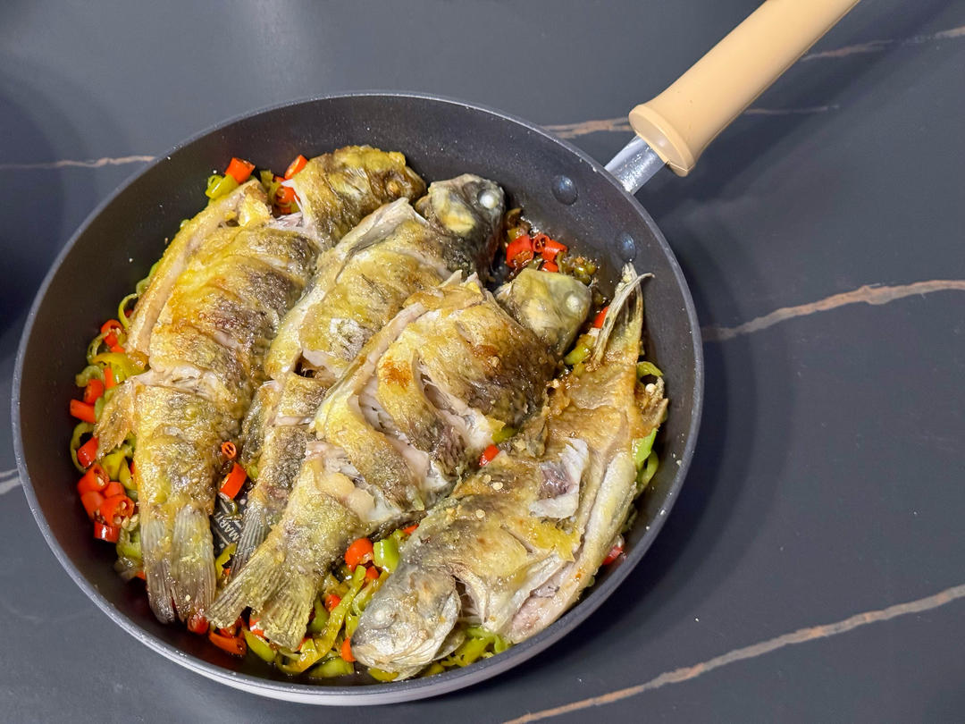 香煎鲫鱼（简单易做）