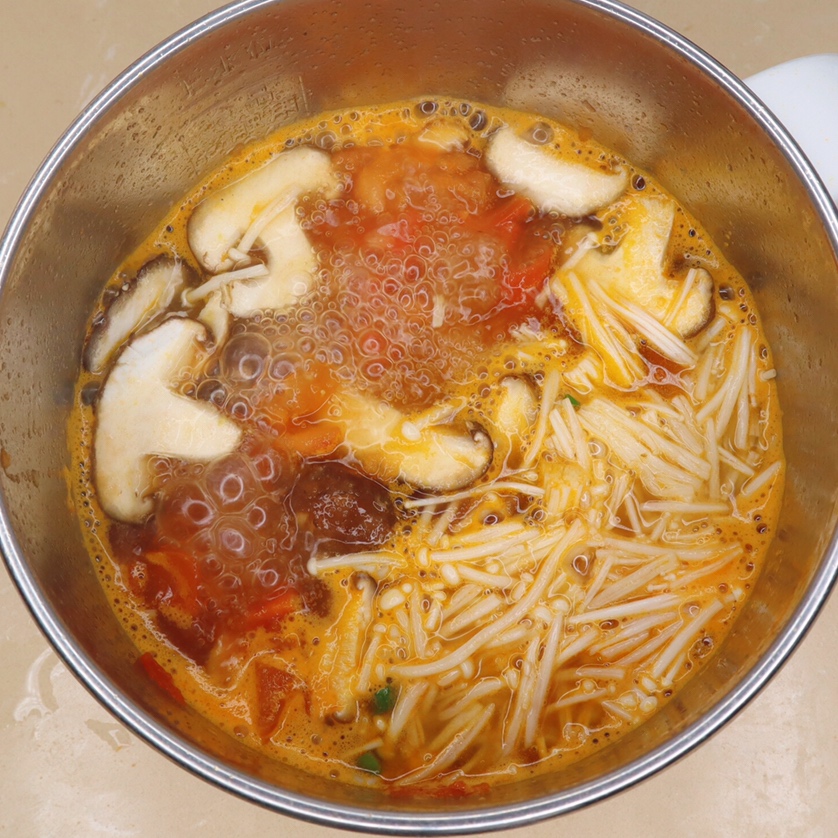 好吃不胖的菌菇巴沙鱼汤🍲的做法 步骤4