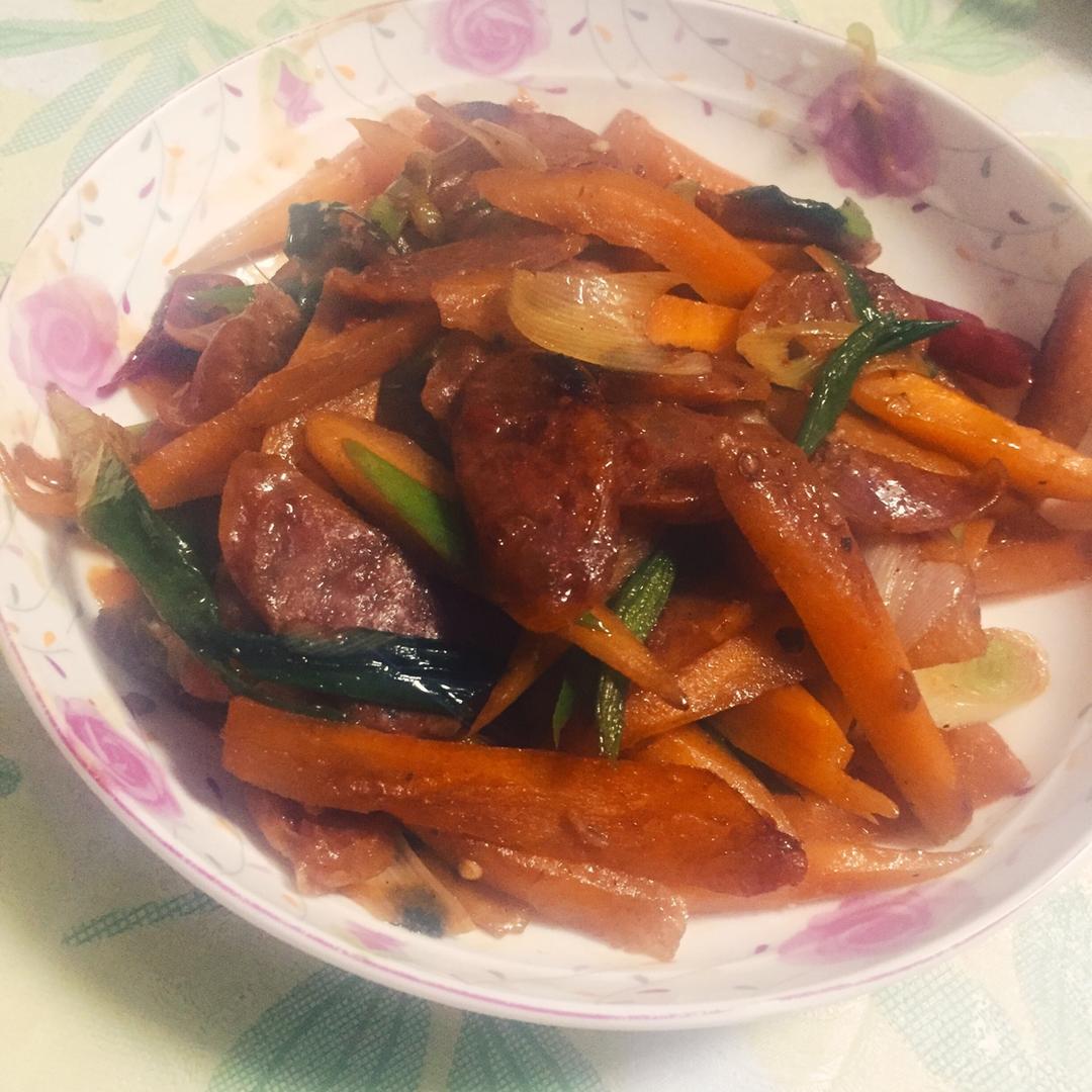 胡萝卜炒腊肠