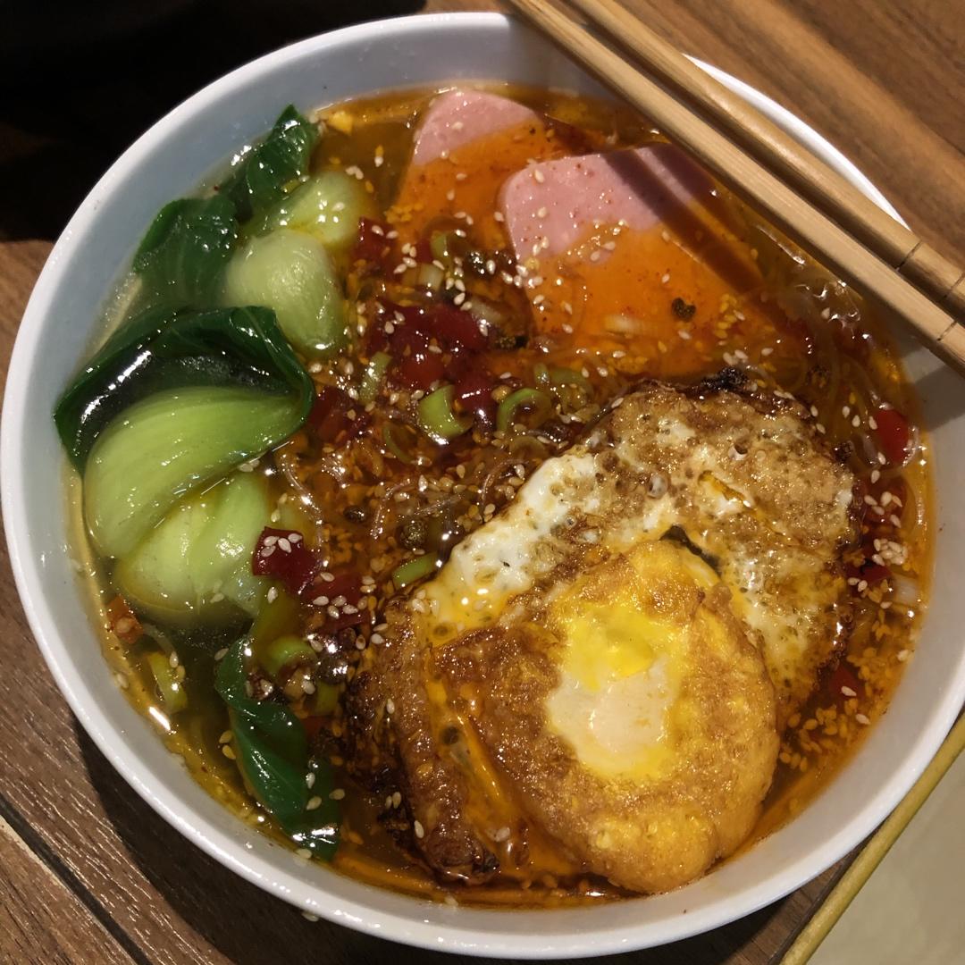 吃一口就上瘾的酸辣汤面