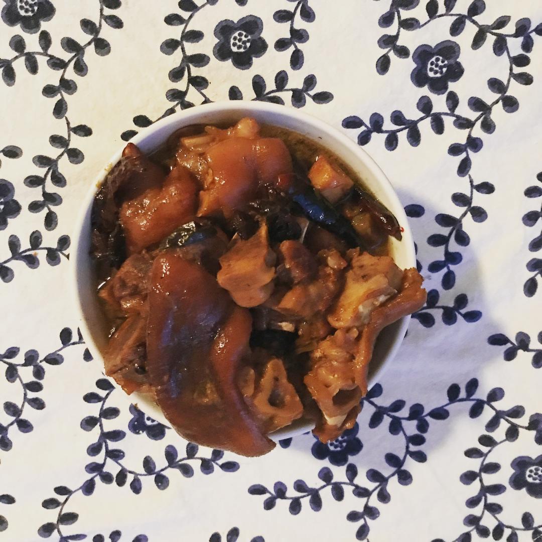 美味的家常菜：红烧猪蹄