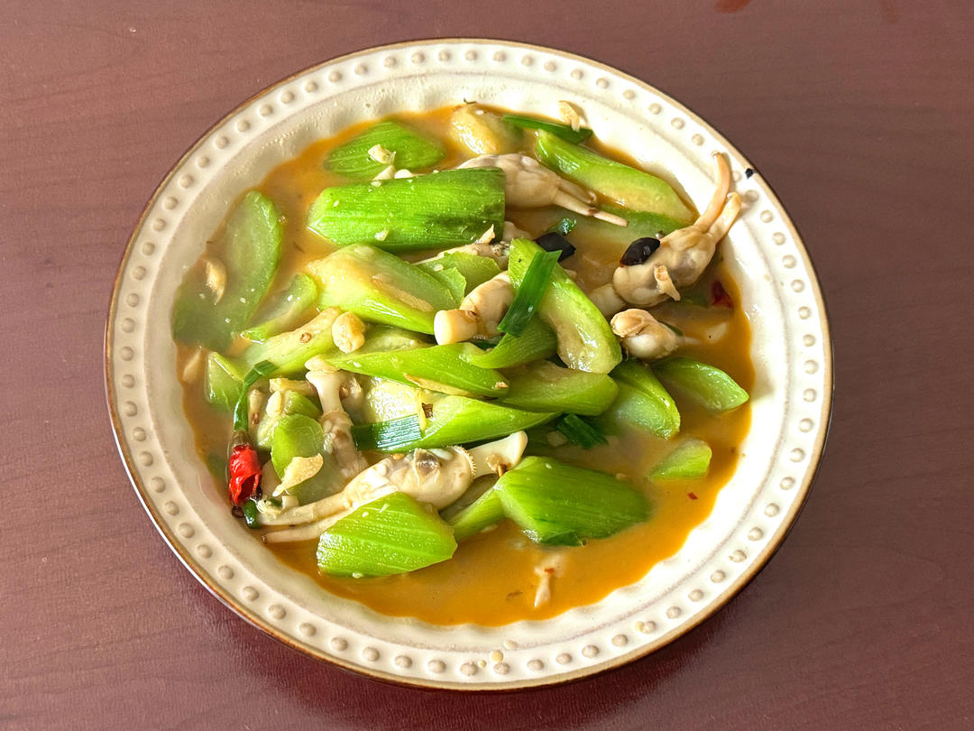 丝瓜烧蛏子(鲜掉眉毛)