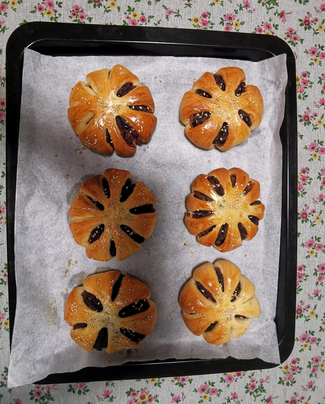 豆沙花朵面包（附红豆馅做法）