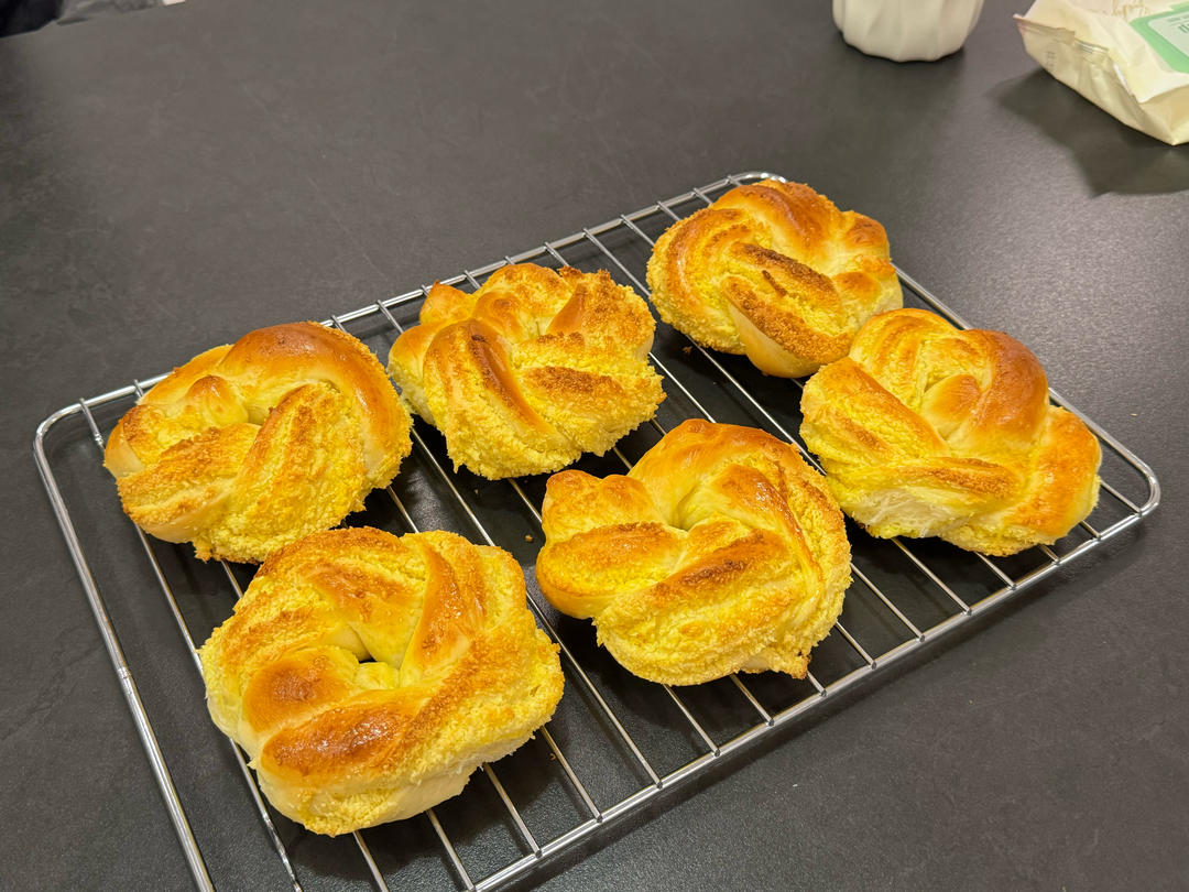 椰香满满的椰蓉花环面包｜万能椰蓉馅｜好吃又好看