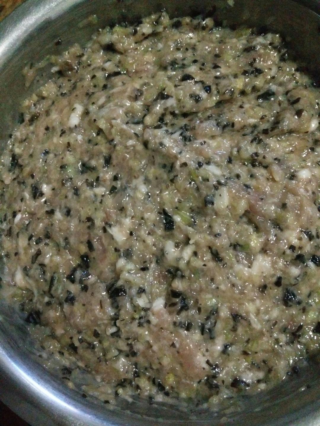 芹菜木耳鲜肉水饺