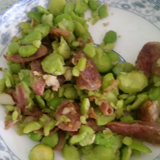 蚕豆炒香肠