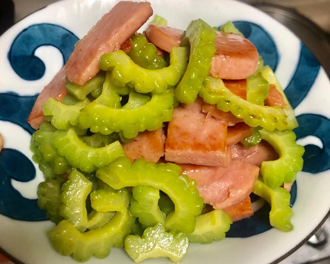 让苦瓜变的好吃 苦瓜炒午餐肉