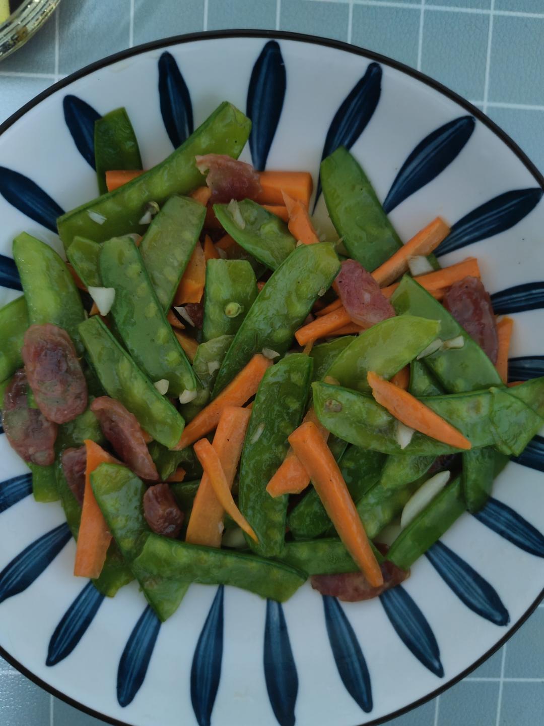 超脆爽的荷兰豆炒香肠