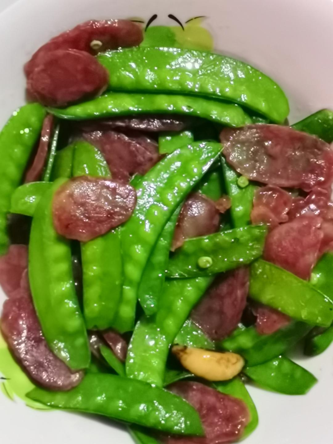 无比简单的荷兰豆炒腊肠，营养又好吃～！
