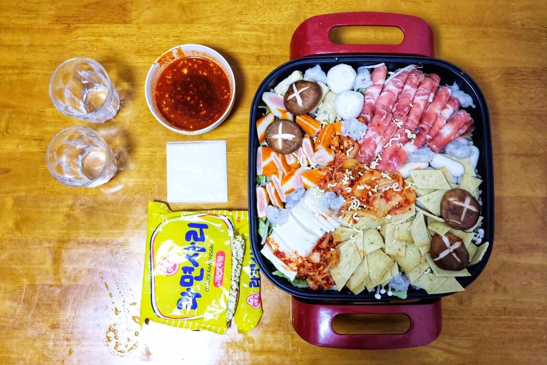 韩式部队锅 Korean Hot Pot (Budae-jjigae)