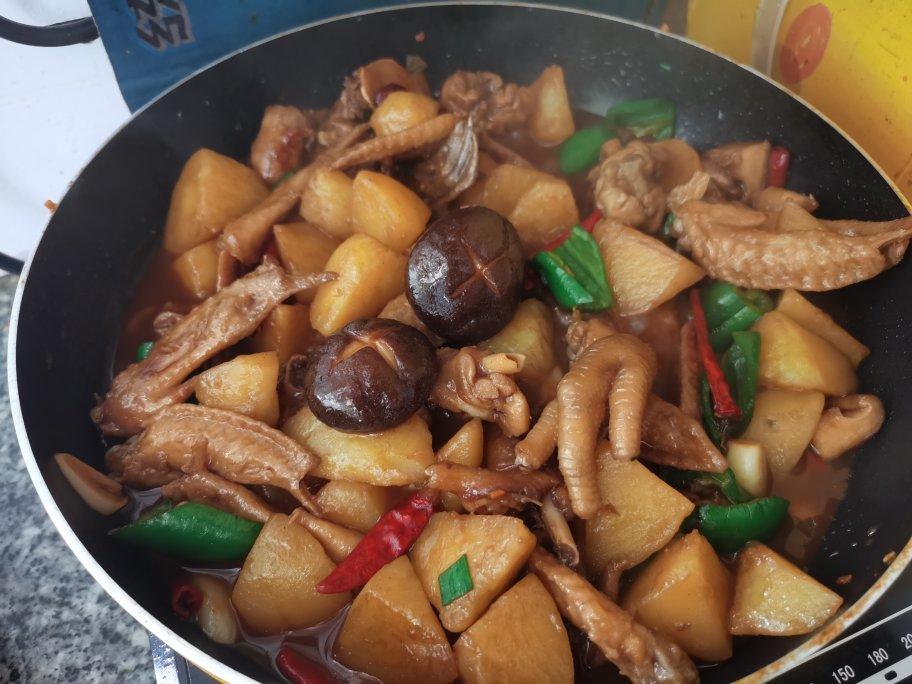 红烧土豆炖鸡块（鸡腿）