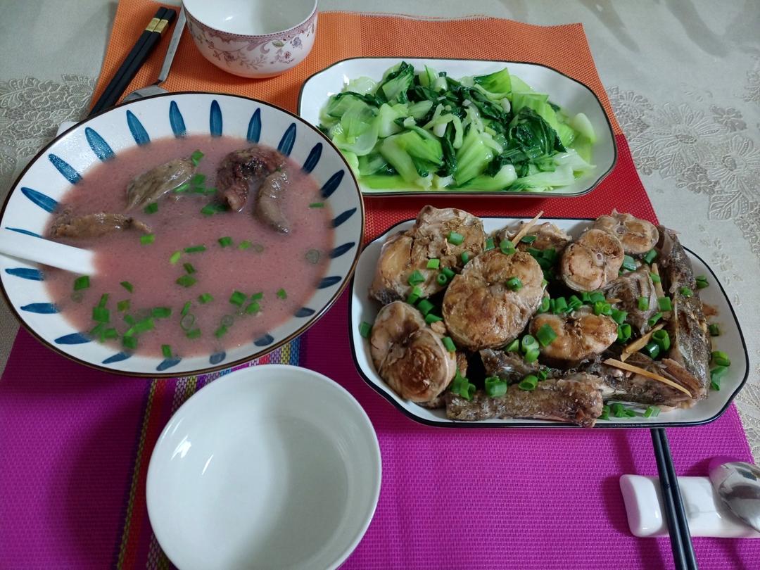 红菇炖鱼汤