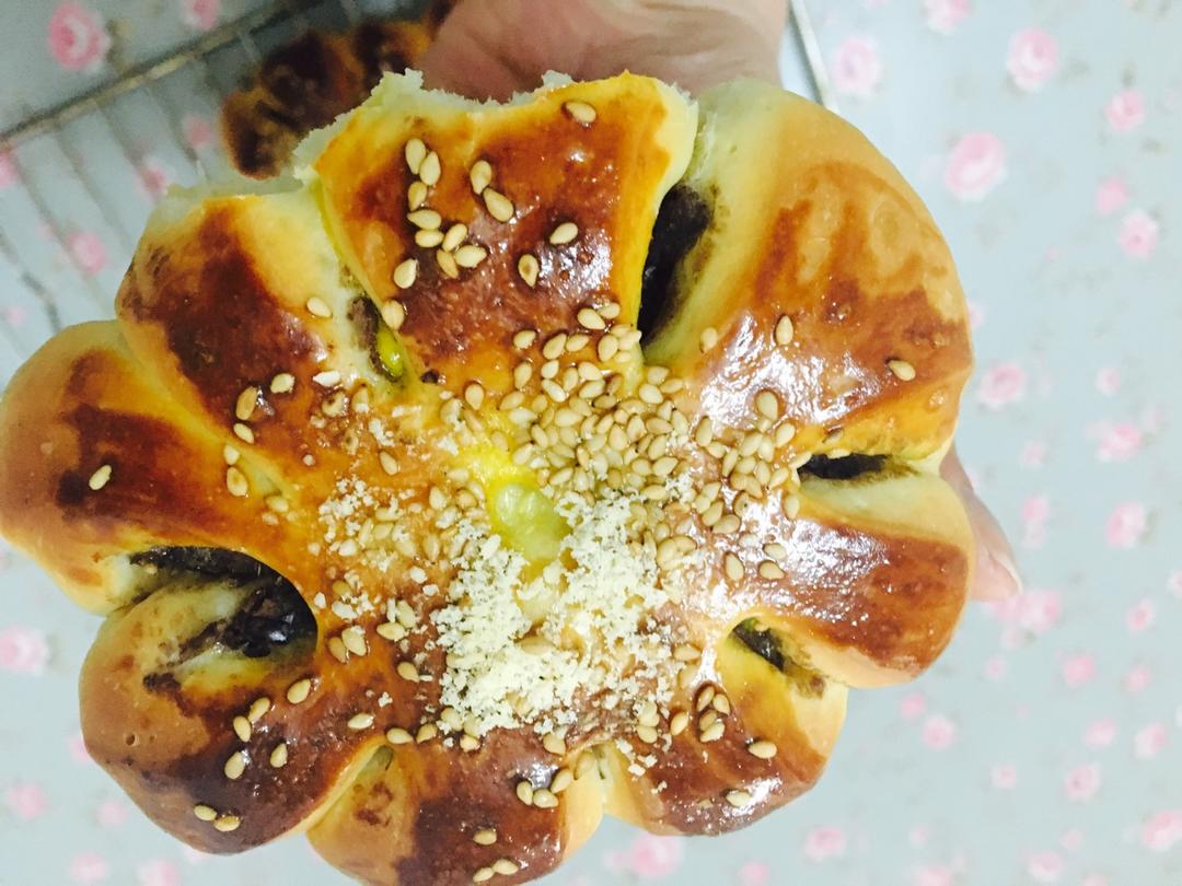 花朵豆沙面包
