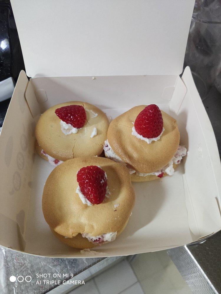 草莓🍓抱抱卷
