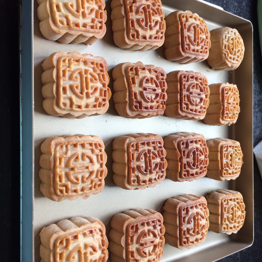 广式月饼—蛋黄莲蓉月饼