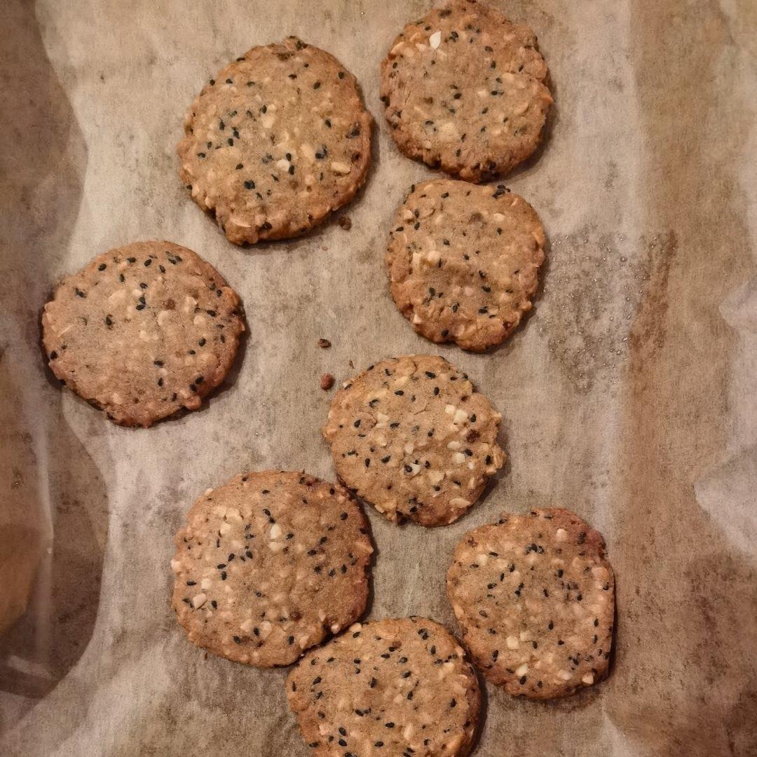 素食:有机燕麦芝麻大饼干