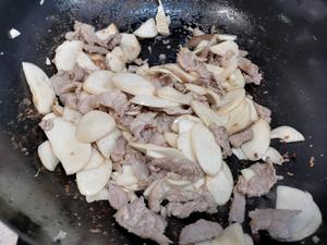 黄瓜杏鲍菇炒肉片（鲜嫩爽口不能忘怀）的做法 步骤3