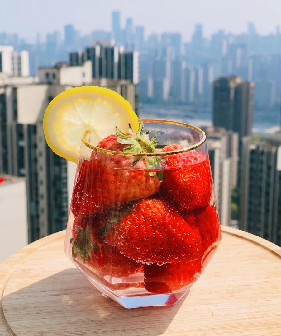 草莓柠檬鸡尾酒