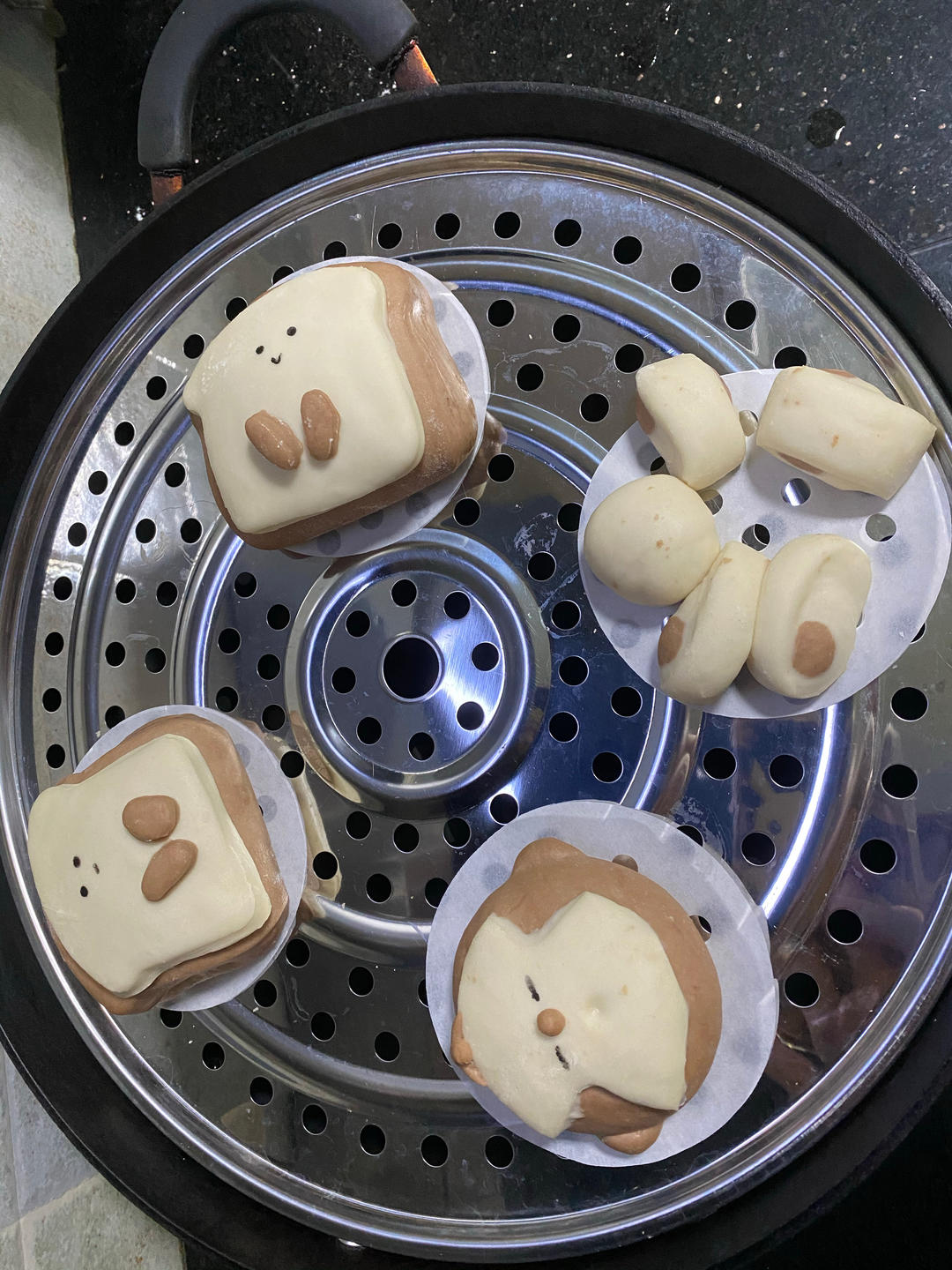 可爱小猴子造型红豆沙餐包馒头