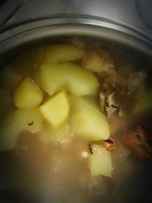 木瓜银耳排骨汤的做法 步骤3