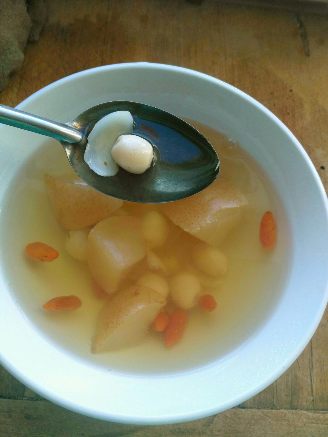 土豆飞了做的止咳润喉梨汤