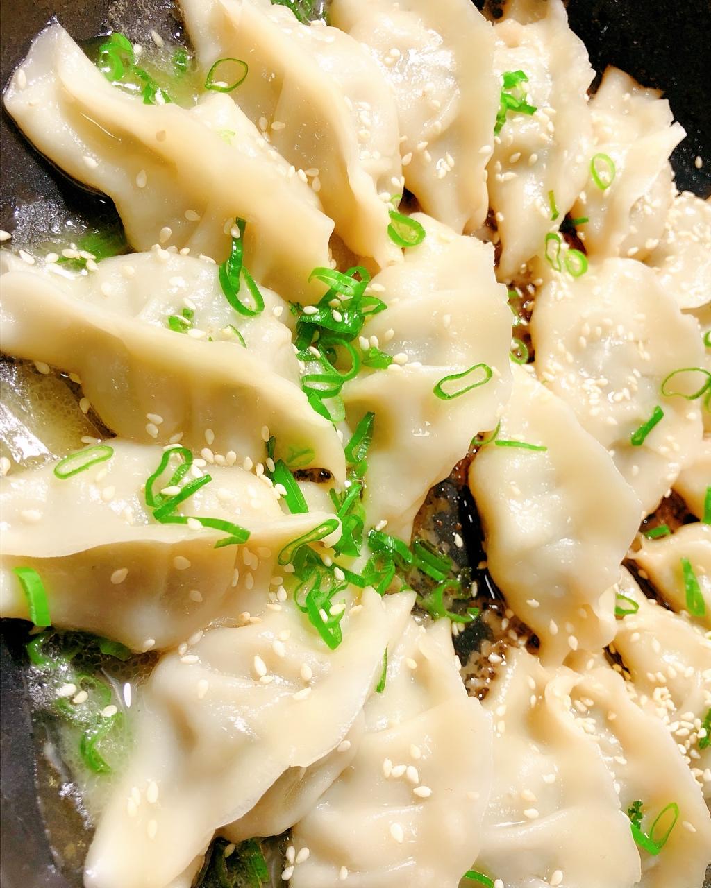 三鲜锅贴 Fried Dumplings