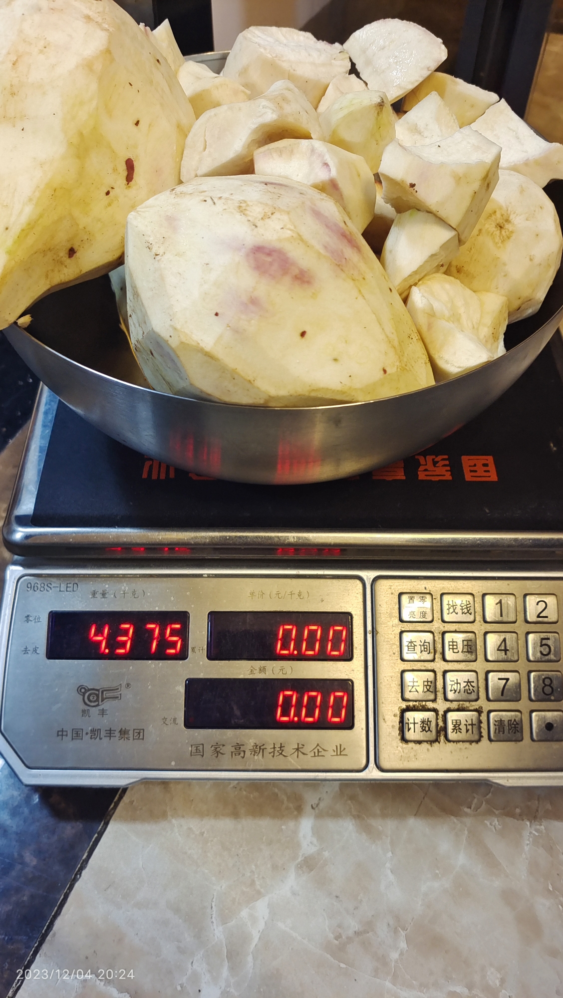 原来做红薯淀粉这么简单，不用蒸不用煮，搓一搓就可以，太棒了