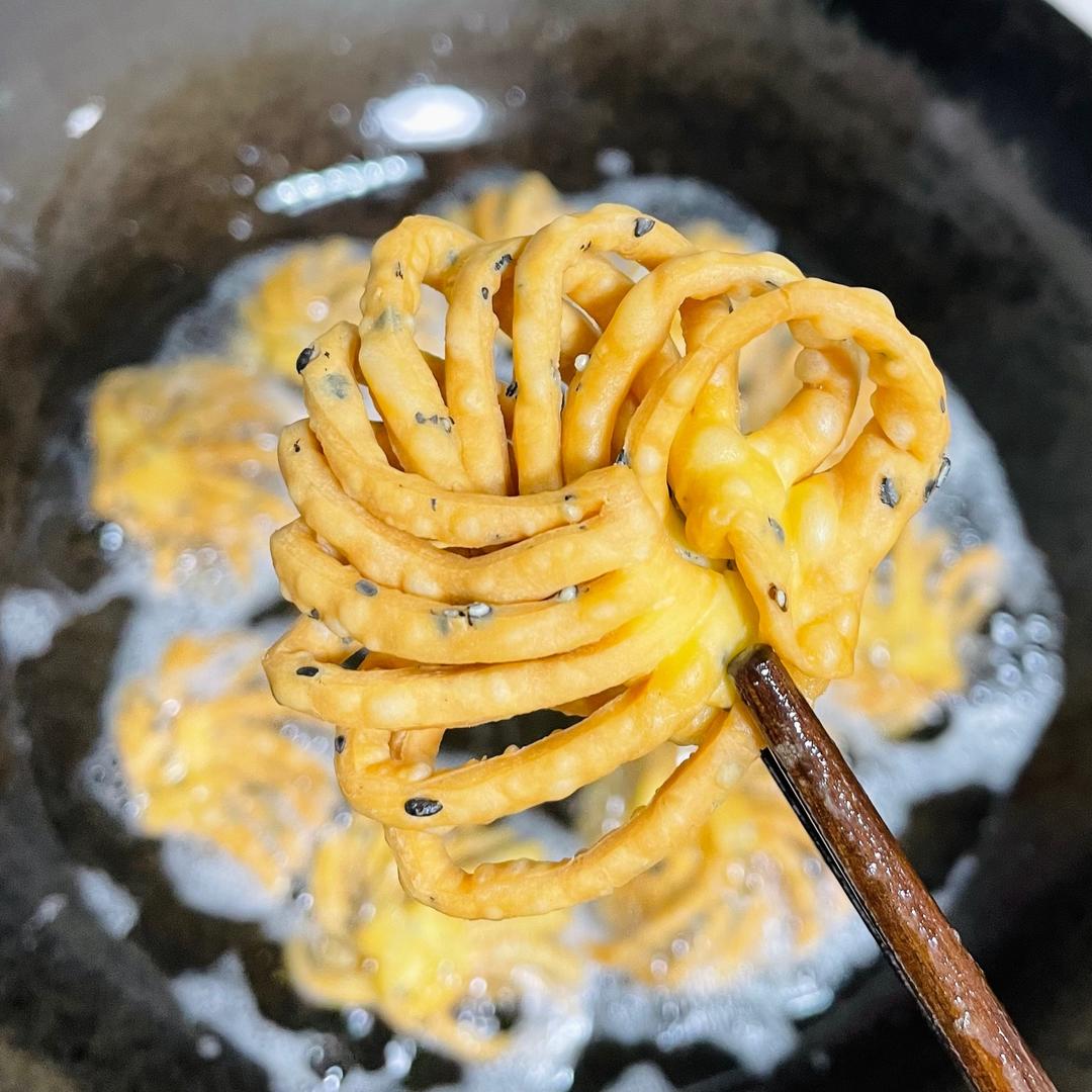 过年小零食～炸翻花的做法