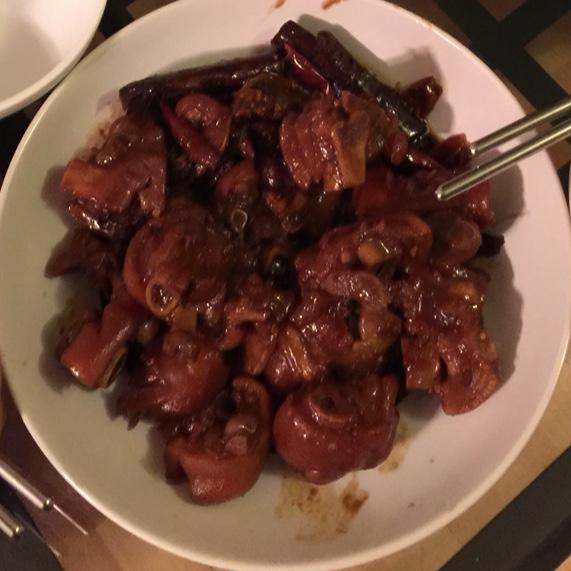 美味的家常菜：红烧猪蹄