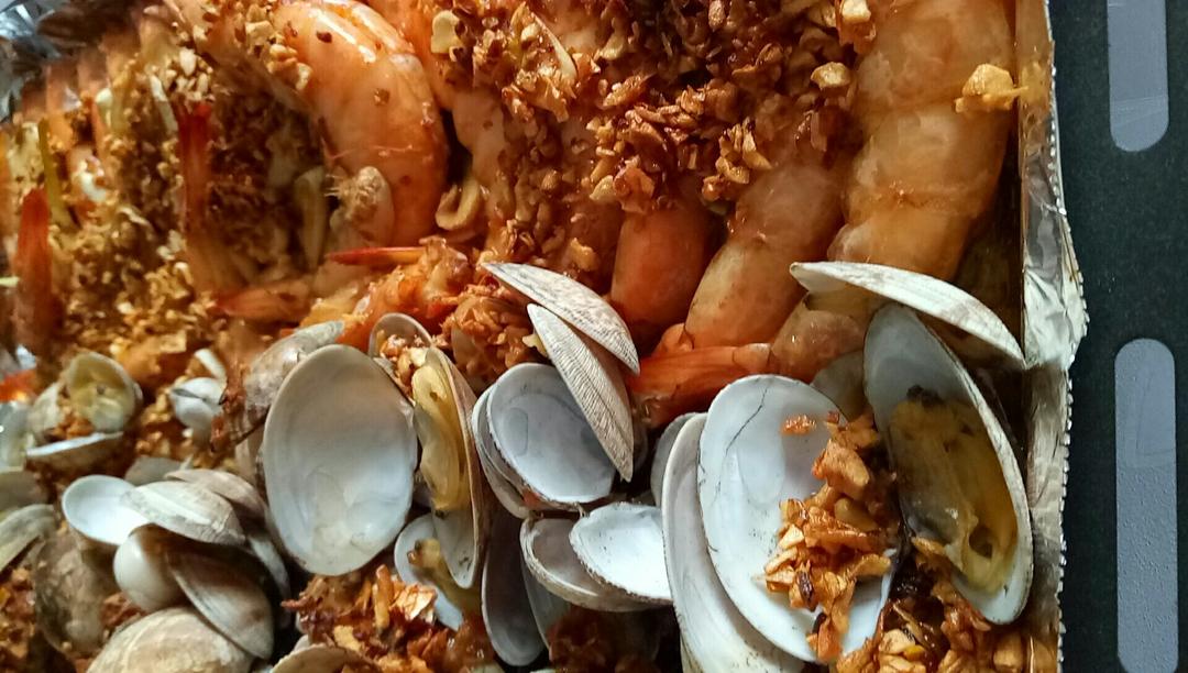 蒜蓉金针菇烤花蛤虾