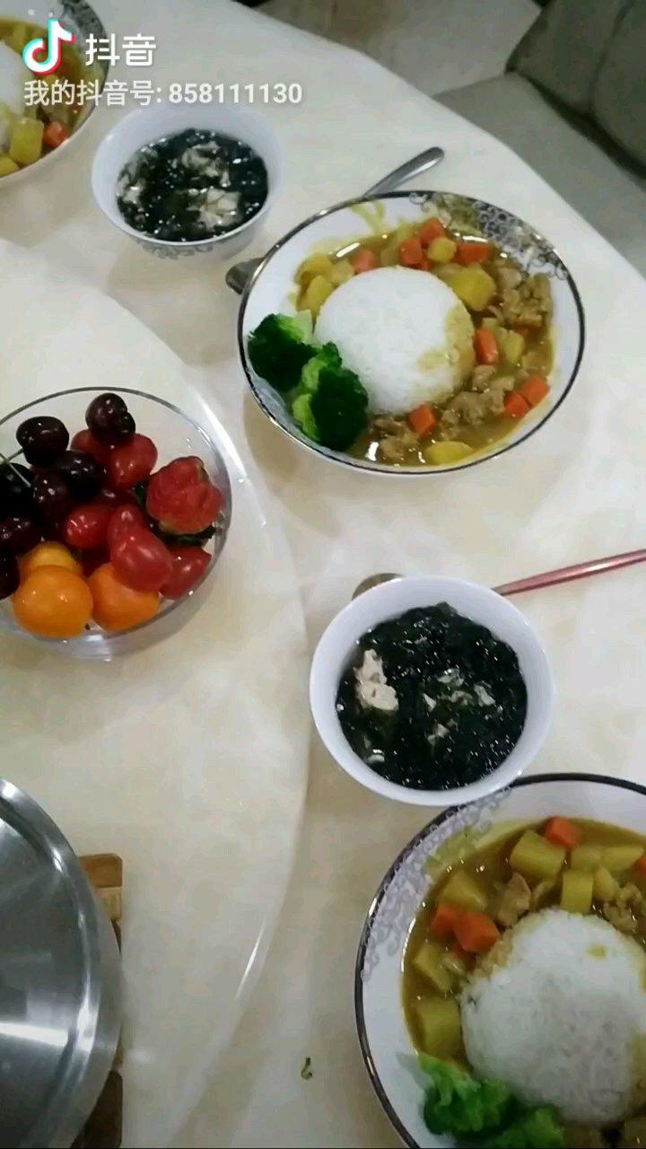 简单好吃的咖喱鸡肉饭（土豆很糯，鸡肉很嫩，三十分钟左右完成）