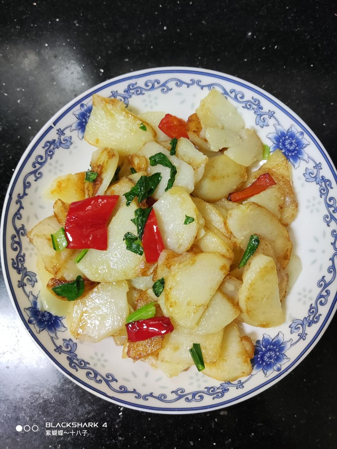 比肉都好吃的青椒炒土豆片😋简单又美味❗️