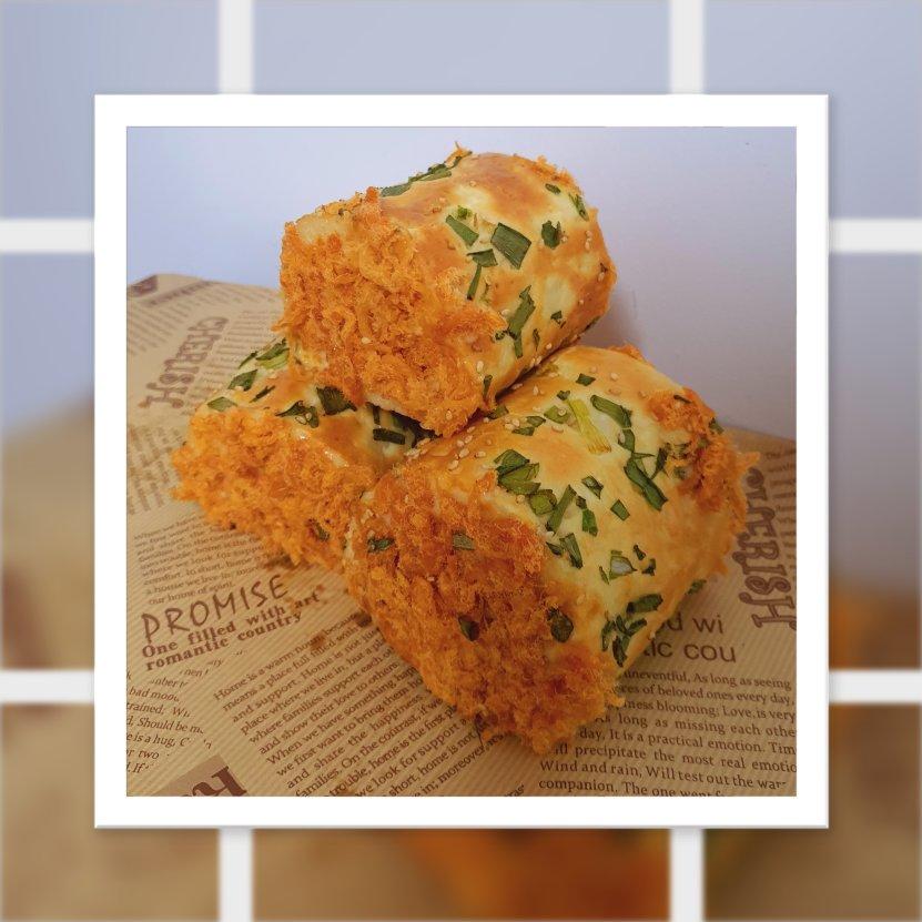 美味的肉松面包卷