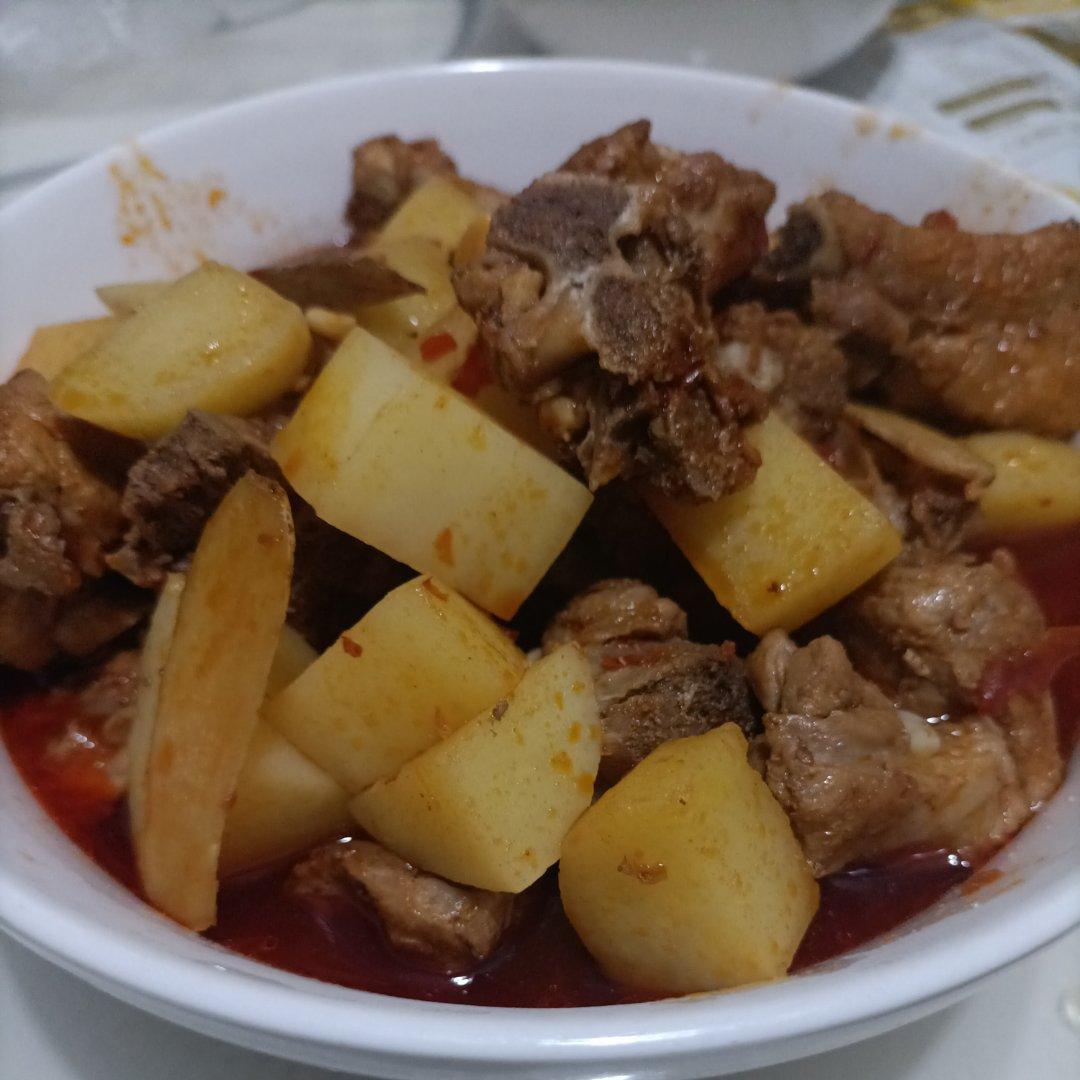 土豆炖排骨