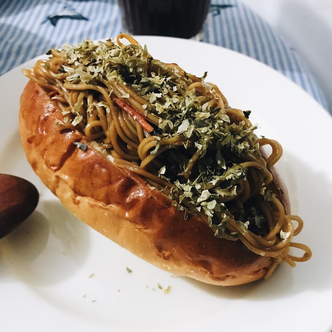 日式炒面面包