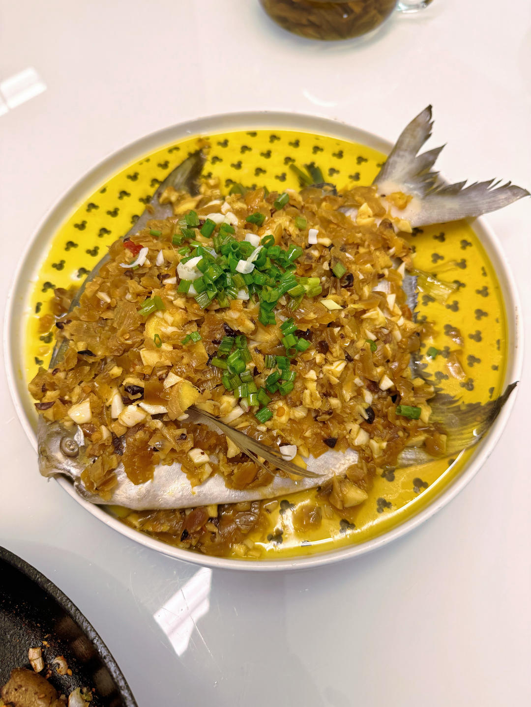 厨师长教你：“自制剁椒蒸鱼头”的家常做法，色泽红亮，肉质鲜嫩