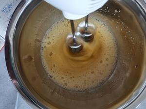 外皮酥脆老少皆宜的蜂蜜脆皮蛋糕的做法 步骤4