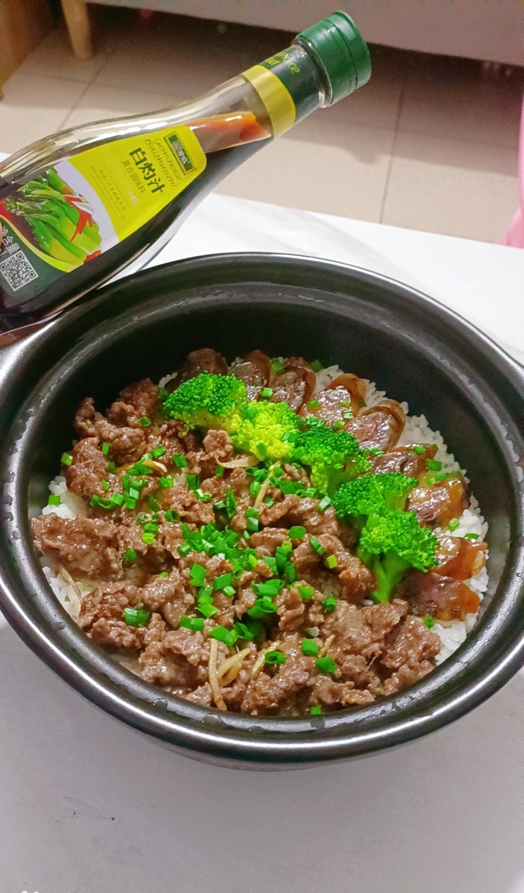 腊肠牛肉煲仔饭的做法