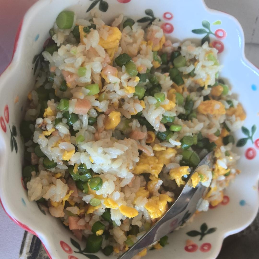 惊艳的蒜苔蛋炒饭