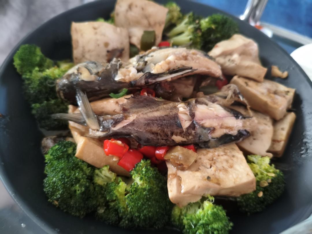 鲜掉舌头的豆腐黄鸭叫。黄辣丁。汪刺鱼。昂刺鱼。。。
