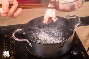 闽南冬季补汤——四物番鸭汤的做法 步骤1