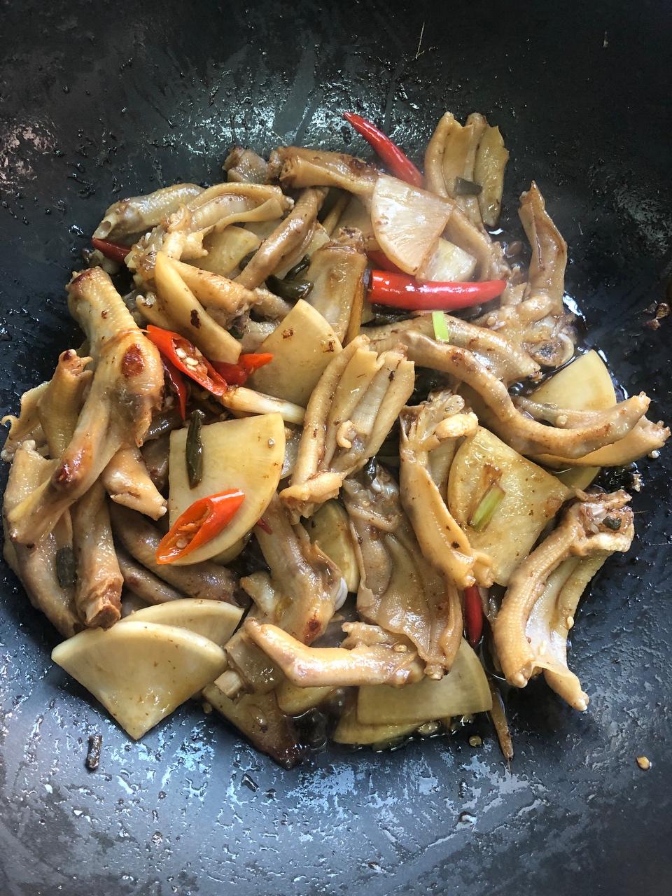 【酸萝卜辣炒鸭掌的做法步骤图,怎么做好吃】撷杳_下厨房