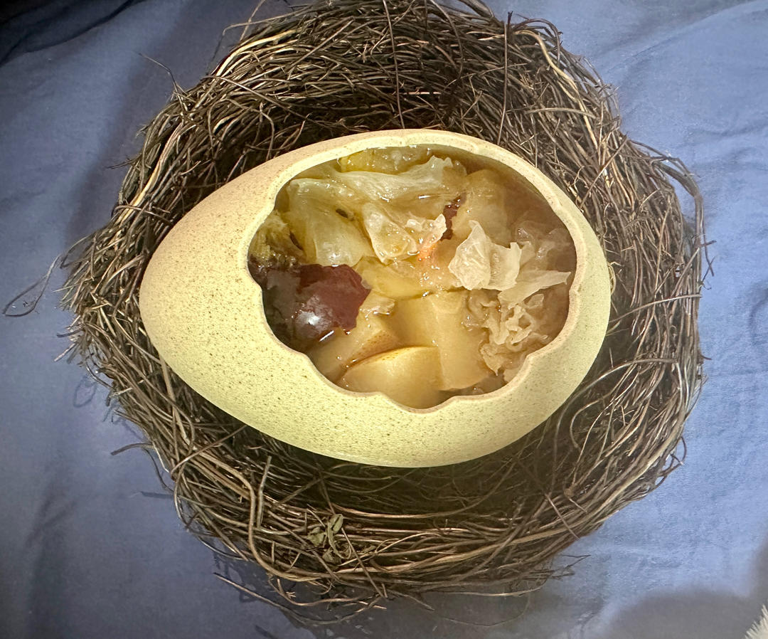 冰糖雪梨汤（清热降火，润肺止咳）