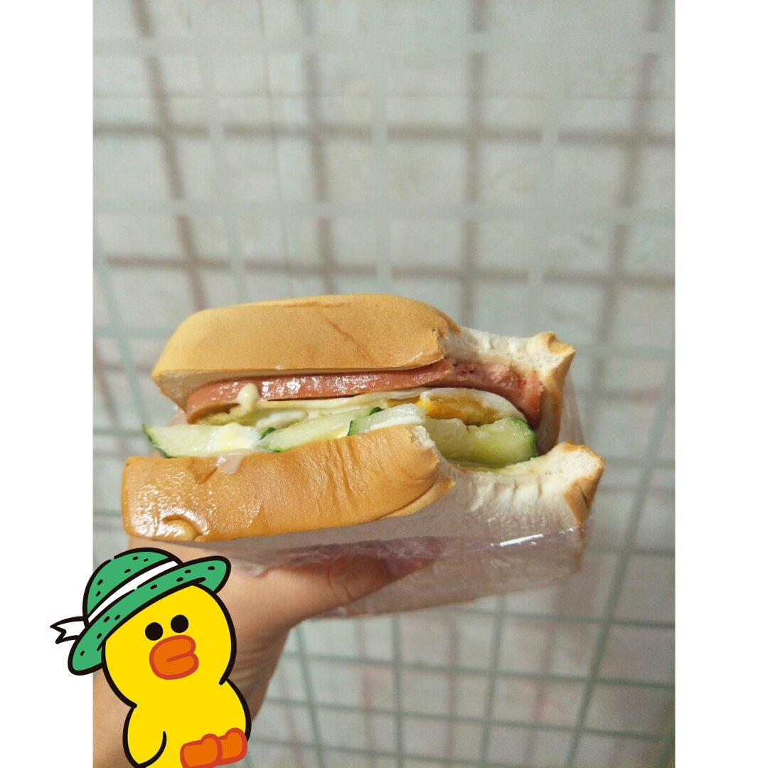 火腿蛋三明治