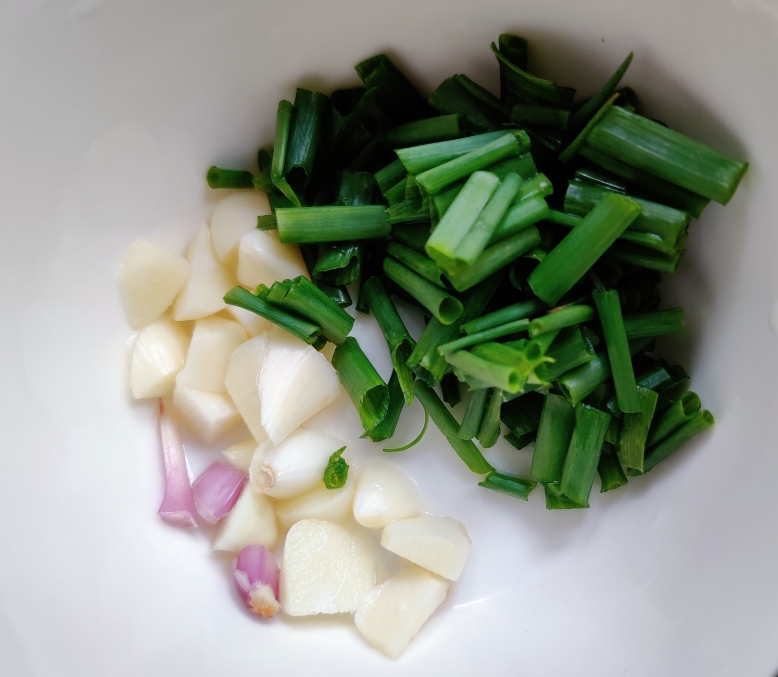 ［夏日必备］丝瓜豆腐虾仁口蘑汤的做法 步骤4