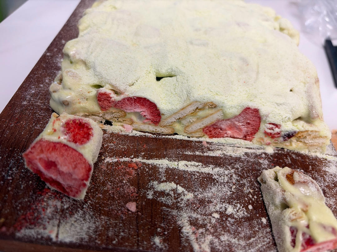 抹茶草莓雪花酥